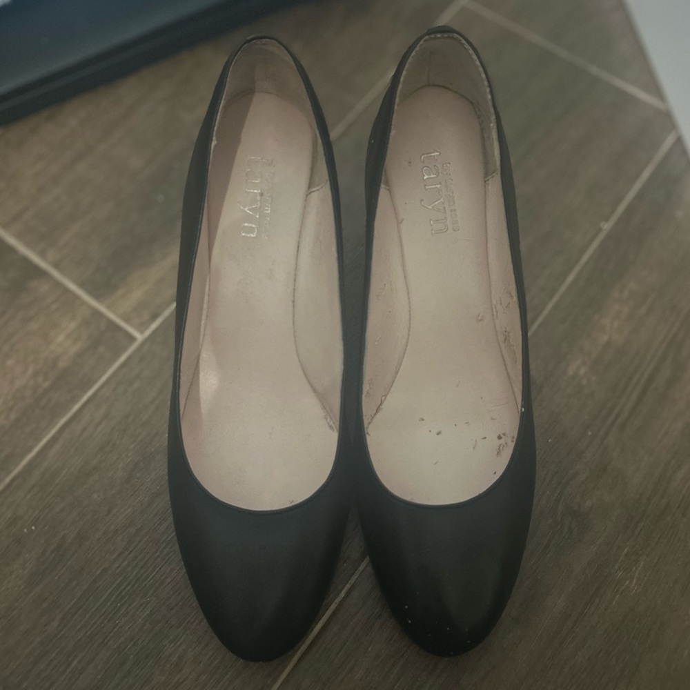 Taryn Rose Women's Black Leather Wedge Pump Shoes Round Toe Size 7M